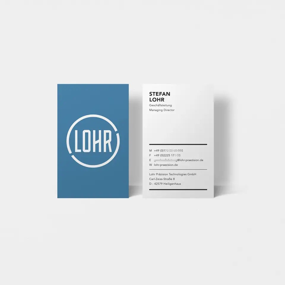 Visitenkarte für Stefan Lohr von Lohr Präzision Technologies GmbH, mit blauem Logo auf der Rückseite.