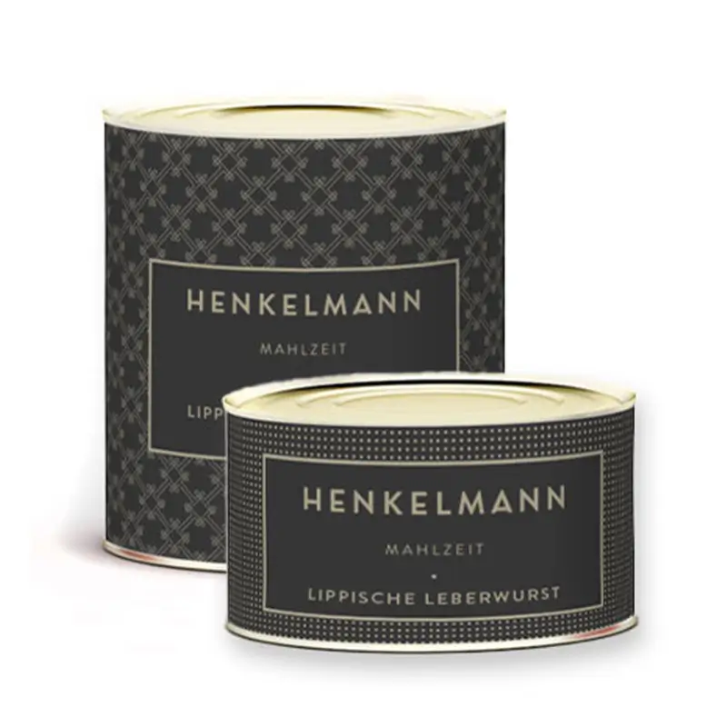 Eine Henkelmann Leberwurst in einer klassischen, metallischen Dose, die das Produkt frisch und geschmackvoll konserviert. Die Dose ist schlicht gestaltet und hebt die hochwertige Qualität hervor.
