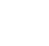 Das Logo von Trenti & Jung und ein modernes Büro mit kreativen Arbeiten, die die Dynamik der Werbeagentur widerspiegeln.