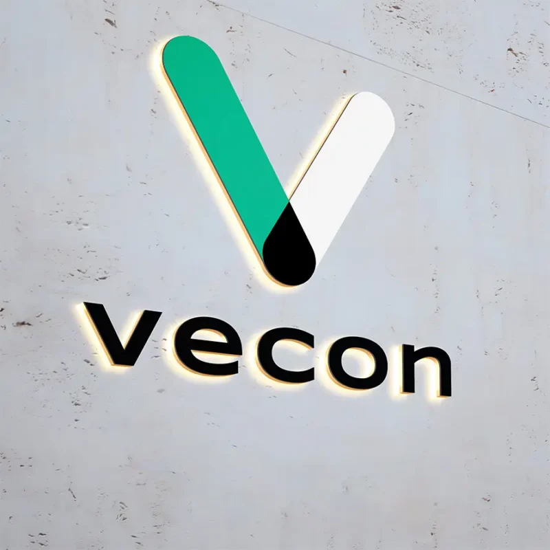 Vecon Firmengebäude mit nachhaltigem Energiekonzept und modernem Logo